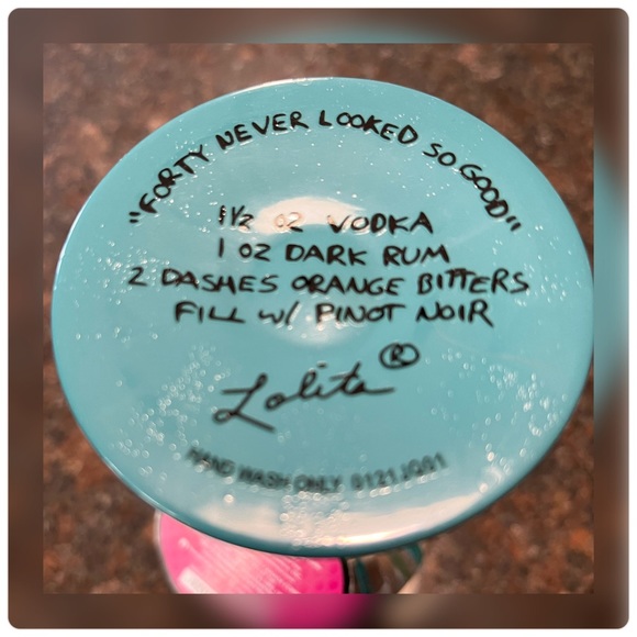 Lolita-NWT-‘40 Never Looked So Good’ Hand Painted Wine Glass - Picture 7 of 7